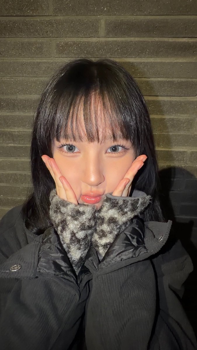 Chevy18_'s tweet image. 251126YUNHA WEVERSE DM 💌

Super duper cutie 방윤하 🤩💕

#UNIS #유니스 
#YUNHA #방윤하