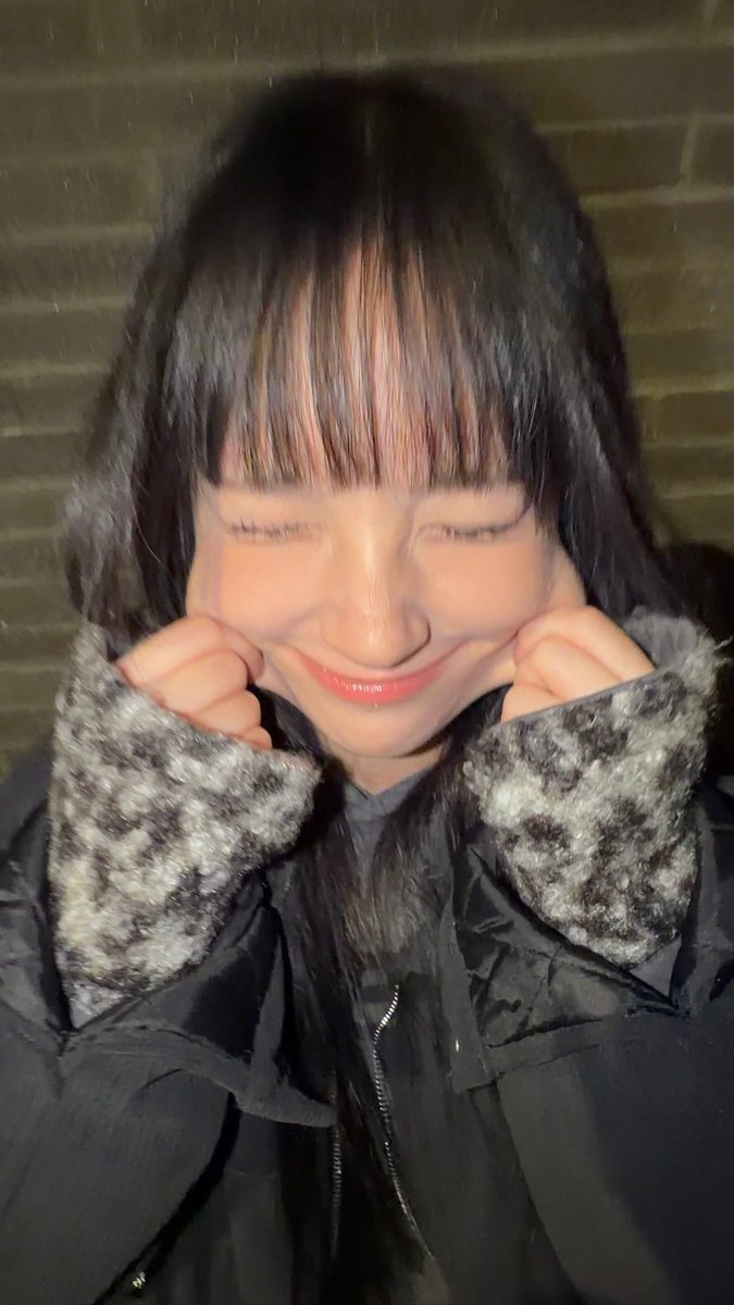 Chevy18_'s tweet image. 251126YUNHA WEVERSE DM 💌

Super duper cutie 방윤하 🤩💕

#UNIS #유니스 
#YUNHA #방윤하
