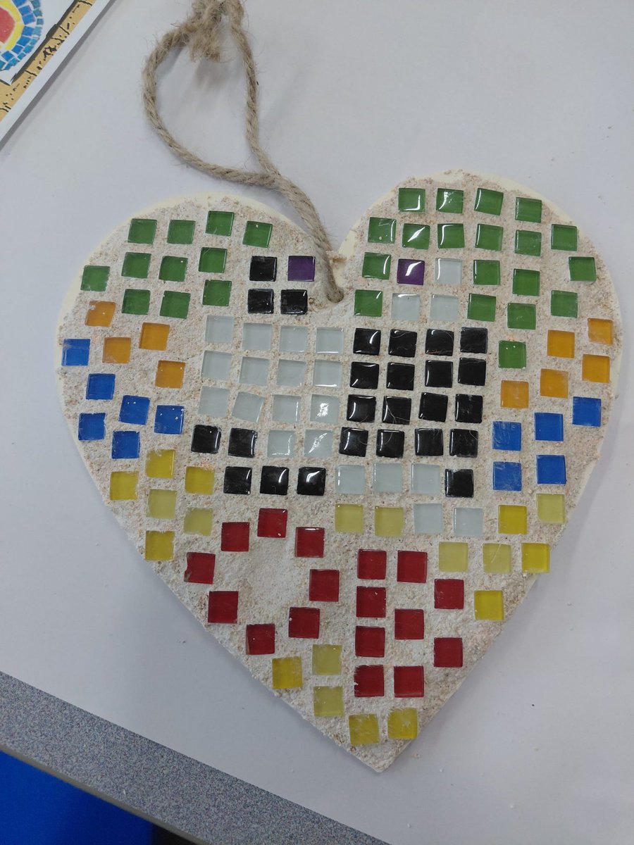 Rotherhamcreat2's tweet image. A fantastic morning at Blackburn Primary! Yr5 children and their families have been learning all about Mosaic Art. We have designed and then created our own mosaic hearts. Brilliant team work and super skills today.  #fabulousfamilies #learningtogether #funatschool
