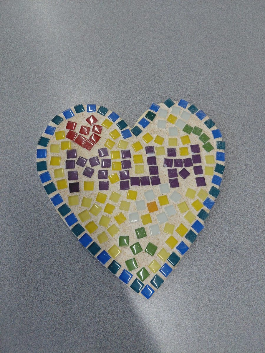 Rotherhamcreat2's tweet image. A fantastic morning at Blackburn Primary! Yr5 children and their families have been learning all about Mosaic Art. We have designed and then created our own mosaic hearts. Brilliant team work and super skills today.  #fabulousfamilies #learningtogether #funatschool