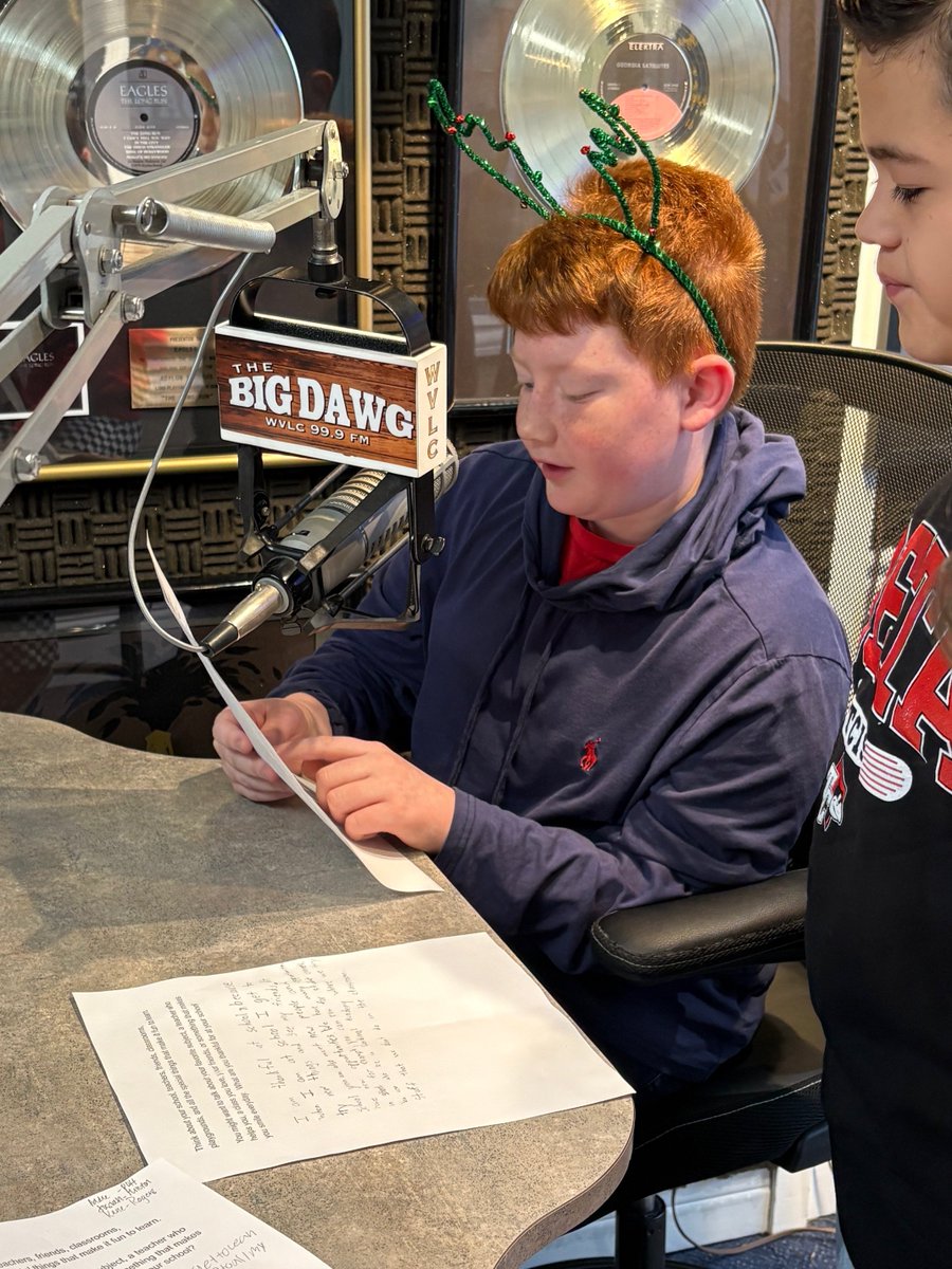 TC_Schools_KY's tweet image. Taylor County Intermediate School students Kane Smith, Josiah Hooker, and Addie McPherson visited 99.9 The Big Dawg to share what they are thankful for at our schools! ❤️🫶

We are thankful for our students! 

#tcpride #tcis