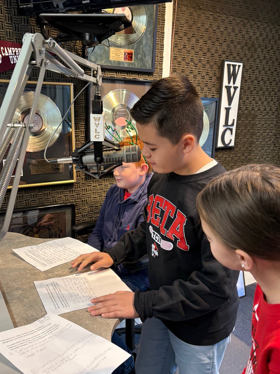 TC_Schools_KY's tweet image. Taylor County Intermediate School students Kane Smith, Josiah Hooker, and Addie McPherson visited 99.9 The Big Dawg to share what they are thankful for at our schools! ❤️🫶

We are thankful for our students! 

#tcpride #tcis