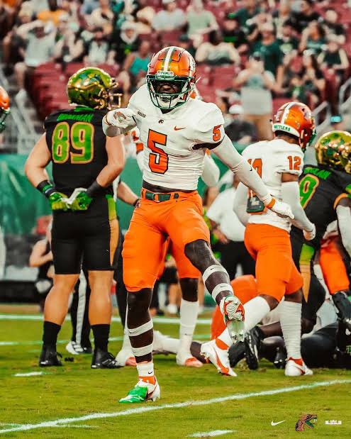 Blessed to be Reoffered by FAMU🐍!! #AGTG <a href="/CoachHolston/">John Holston</a> <a href="/CoachP_Watkins/">Patrick Watkins</a> <a href="/FAMU_FB/">Florida A&M Football 🏈</a>