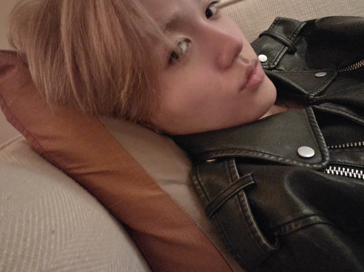 doyoungxii's tweet image. Just arrived in HK 📸