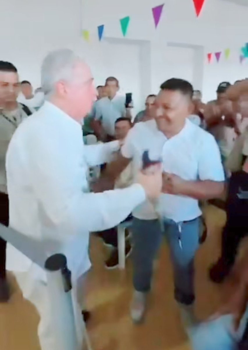 ¿Uribe con los rastrojos?