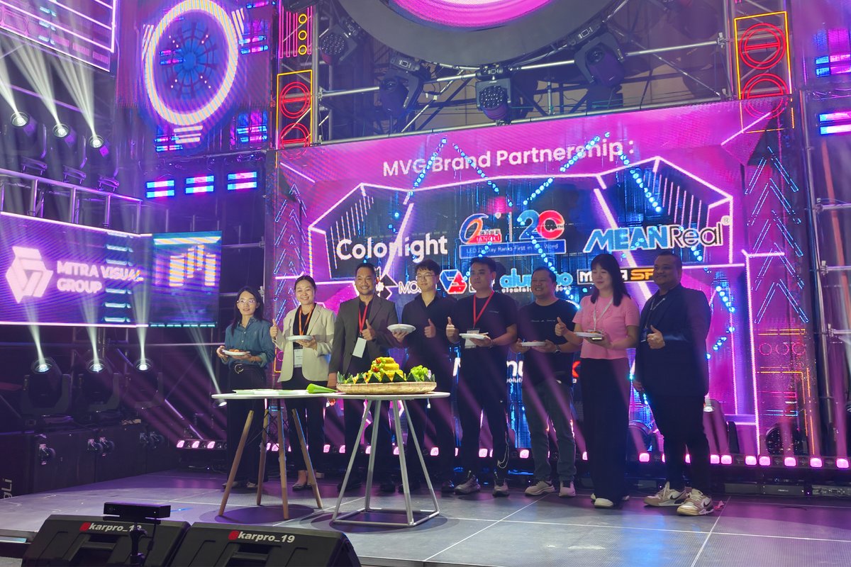 colorlightcloud's tweet image. Day 1 of JAVME Indonesia 2025 is HERE! 🎉🔥

The energy is electric, and we&apos;re thrilled to kick things off at the Colorlight &amp;amp; Mitra Visual Group Booth – Hall D2, D101 &amp;amp; H101! 📌 

👉 See our advanced LED Control Solution in action！

#Colorlight #MitraVisualGroup #JAVME2025