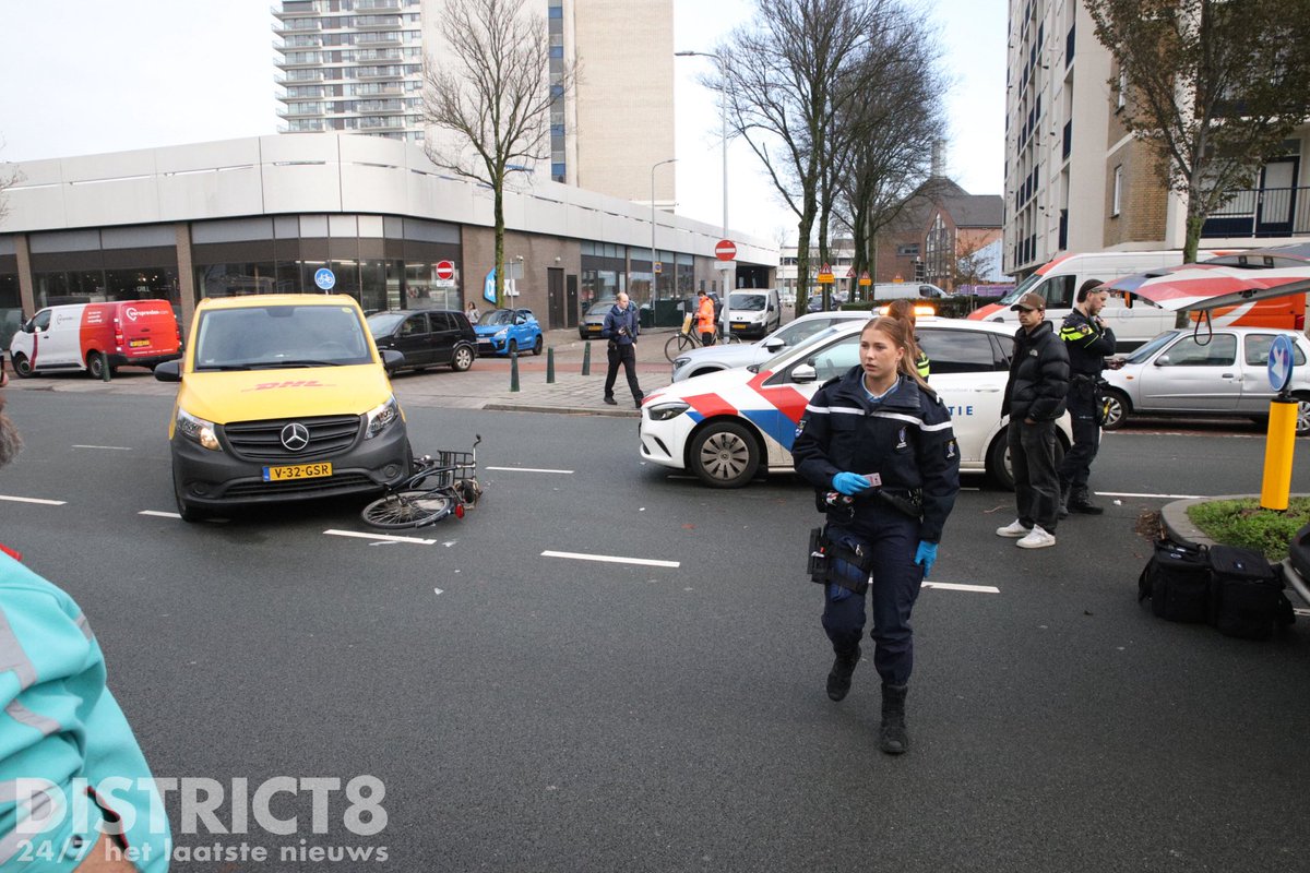 Aanrijding tussen busje en fietsster in Den Haag