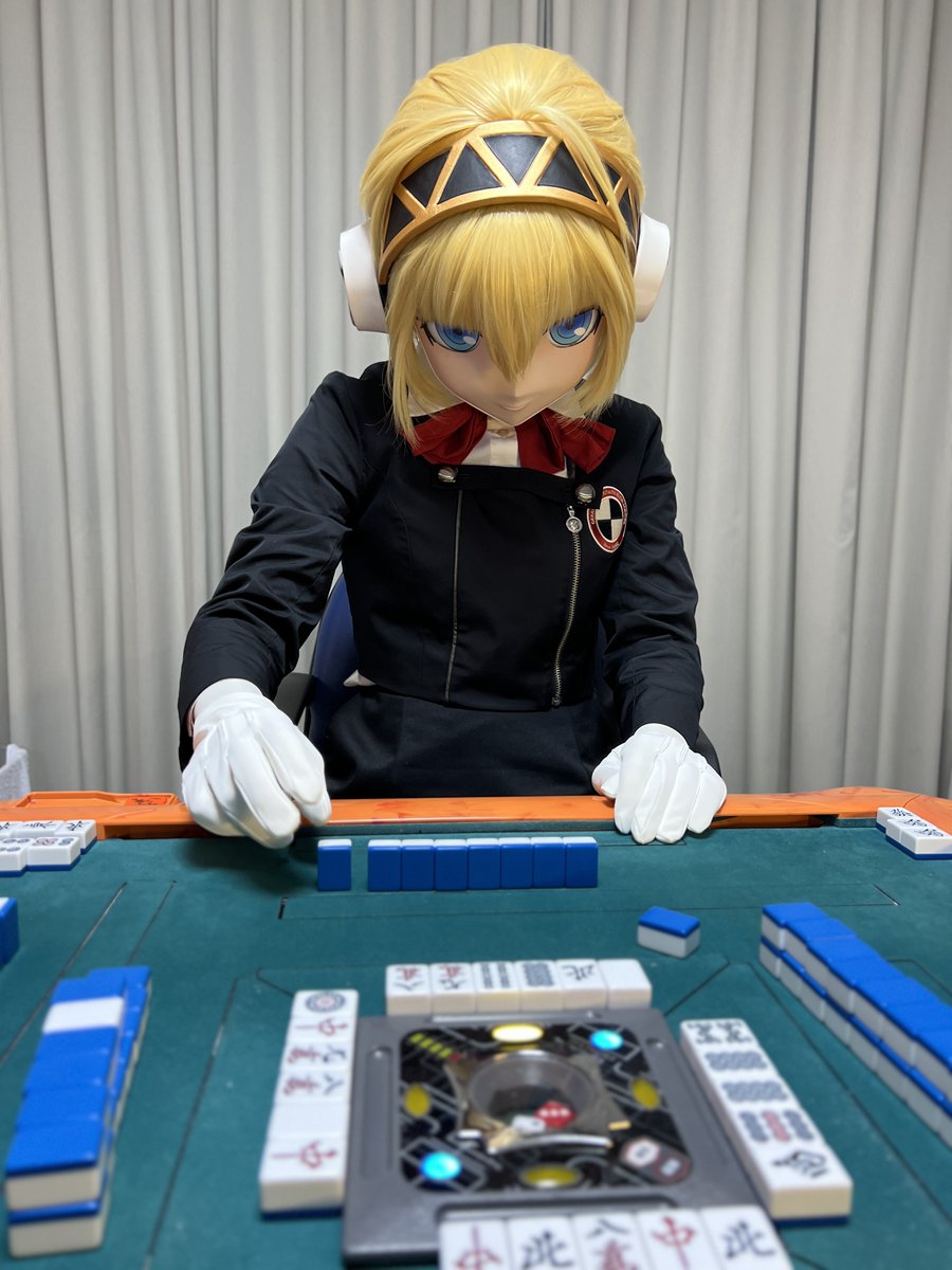 着ぐるみ麻雀、「負けた人が着る」ルールだとわざと負けに行く人がいて、ゲームとして面白くないので、「勝った人が参加者１人を指名して着ぐるみ着させる（自分で着るのも可）」ルールをもっと流行らせたい