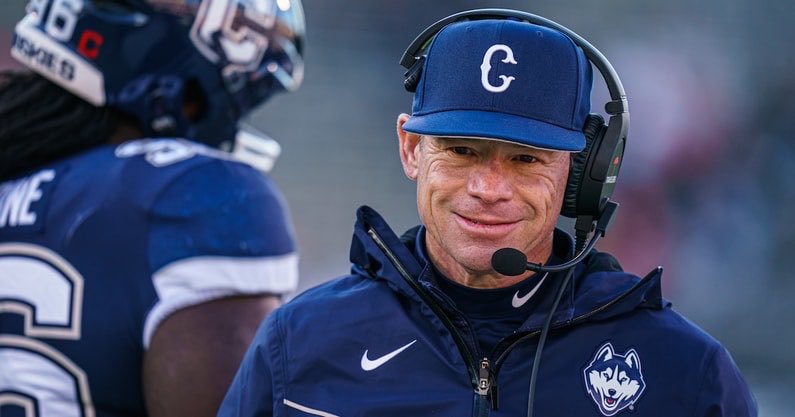 UConn head coach Jim Mora has informed his staff he’s taking the Colorado State job, source tells <a href="/on3/"></a>. 

on3.com/rivals/coach/j…
