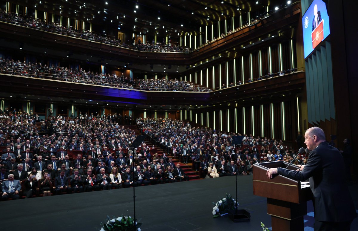 Akparti's tweet photo. "Son 23 yılda sağlığa büyük önem verdik, yaygın, kaliteli ve ekonomik bir sağlık sistemini hayal olmaktan çıkarıp halkımızın hizmetine sunduk"

Cumhurbaşkanımız Sayın Recep Tayyip Erdoğan, 11. Tıp Kurultayı ve TÜSEB Aziz Sancar Bilim, Hizmet ve Teşvik Ödülleri Töreni'ne katıldı. https://t.co/wLSOD3G1vg