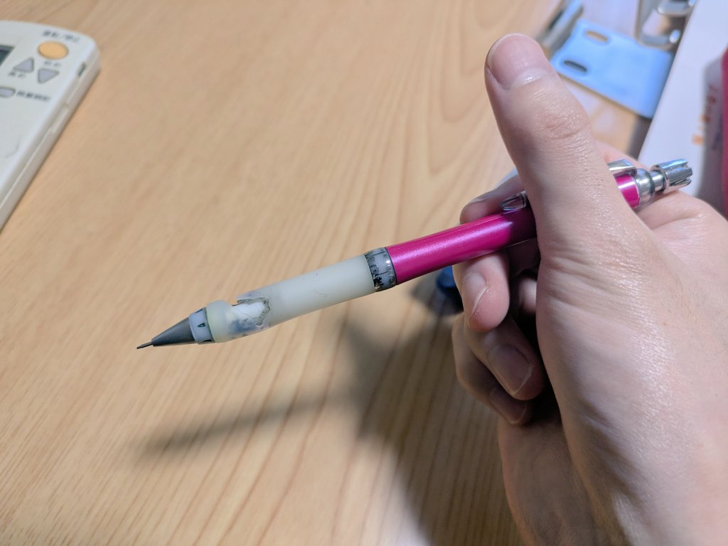 僕が中学生の頃に集めたシャーペン。 妹が中学生になった時にプレゼントしたシャーペン、ボロボロになっても