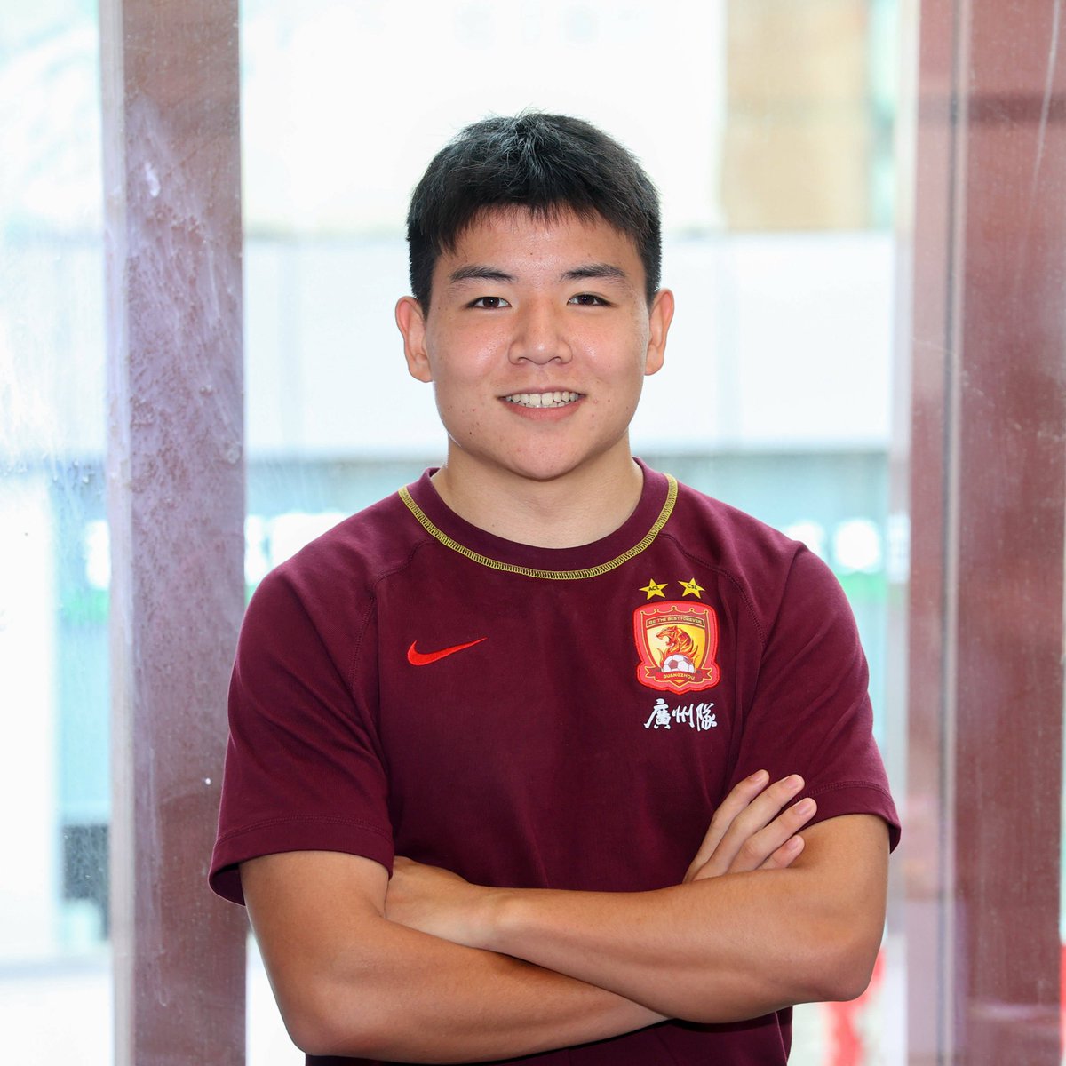 TalkingWolves's tweet image. #Wolves are reportedly looking to sign Qingdao West Coast midfielder Xu Bin (21). 🇨🇳 

It’s said that the Chinese youth international has travelled to England this week to sign for the club. #WWFC are likely to loan out Xu once signed due to temporary work permit issues. 

📰…
