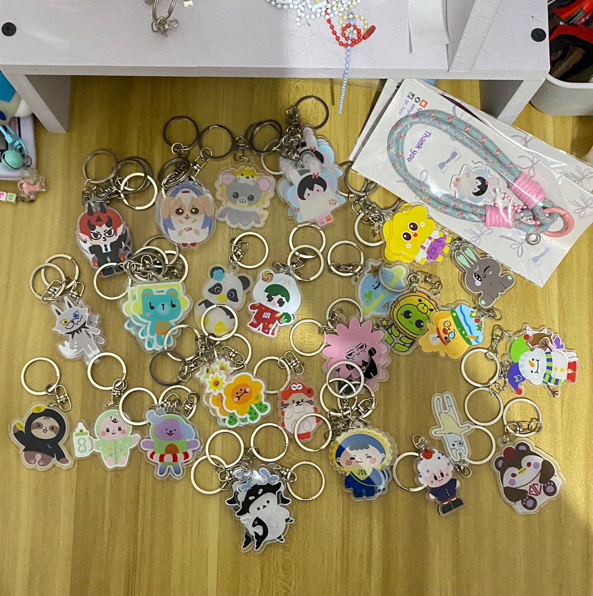 elelyeah's tweet image. #ths gais yg mau keychain mascot nih yuk bantu abisin 8,8k an aja tapi min take 2 yo, bisa langsung kirim besok
link : id.shp.ee/XdtaM3T