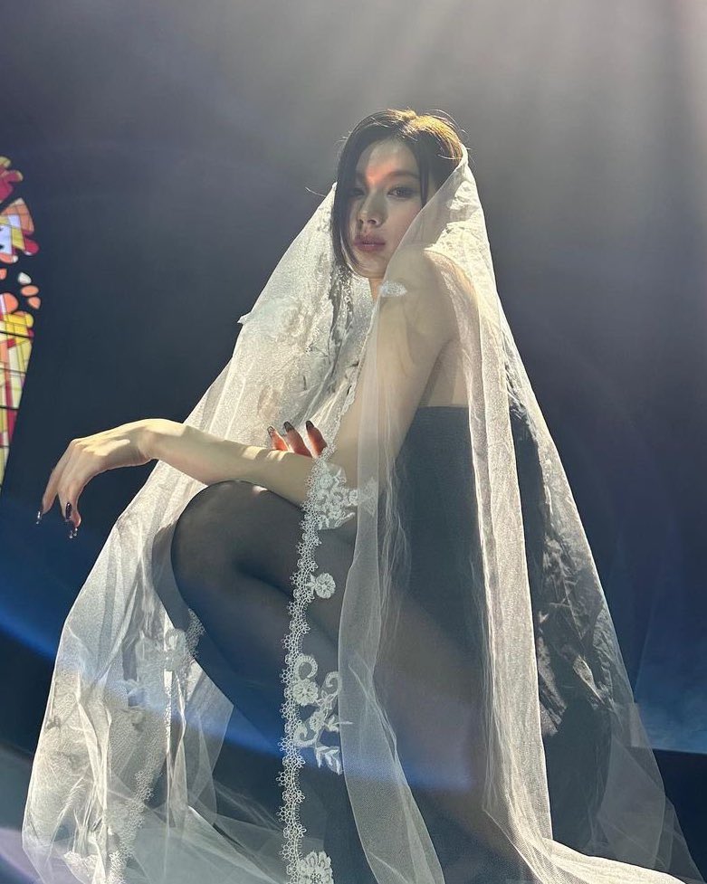 sanadorabel's tweet image. my top 4 vampire sana look