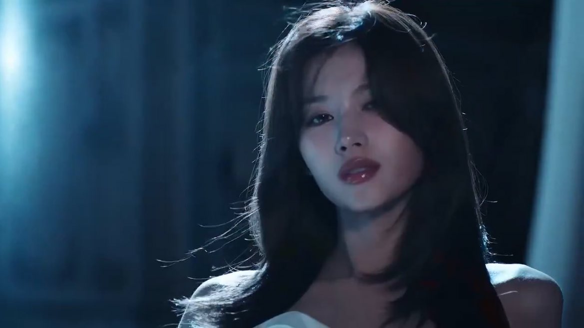 sanadorabel's tweet image. my top 4 vampire sana look
