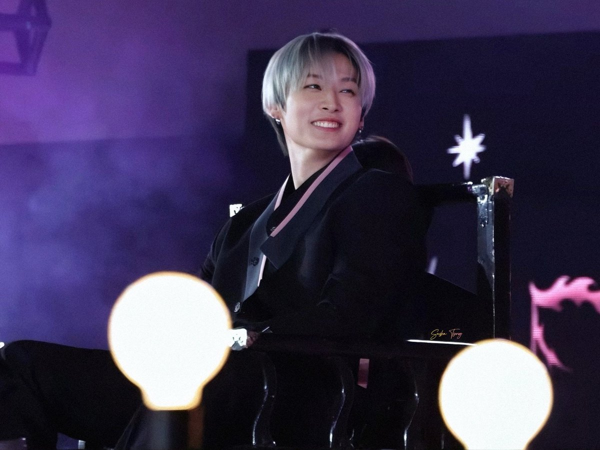 25.11.26 [Stray Kids: SKZ-TALKER] Ep.73 （HD）Lee Know CUT. 8P