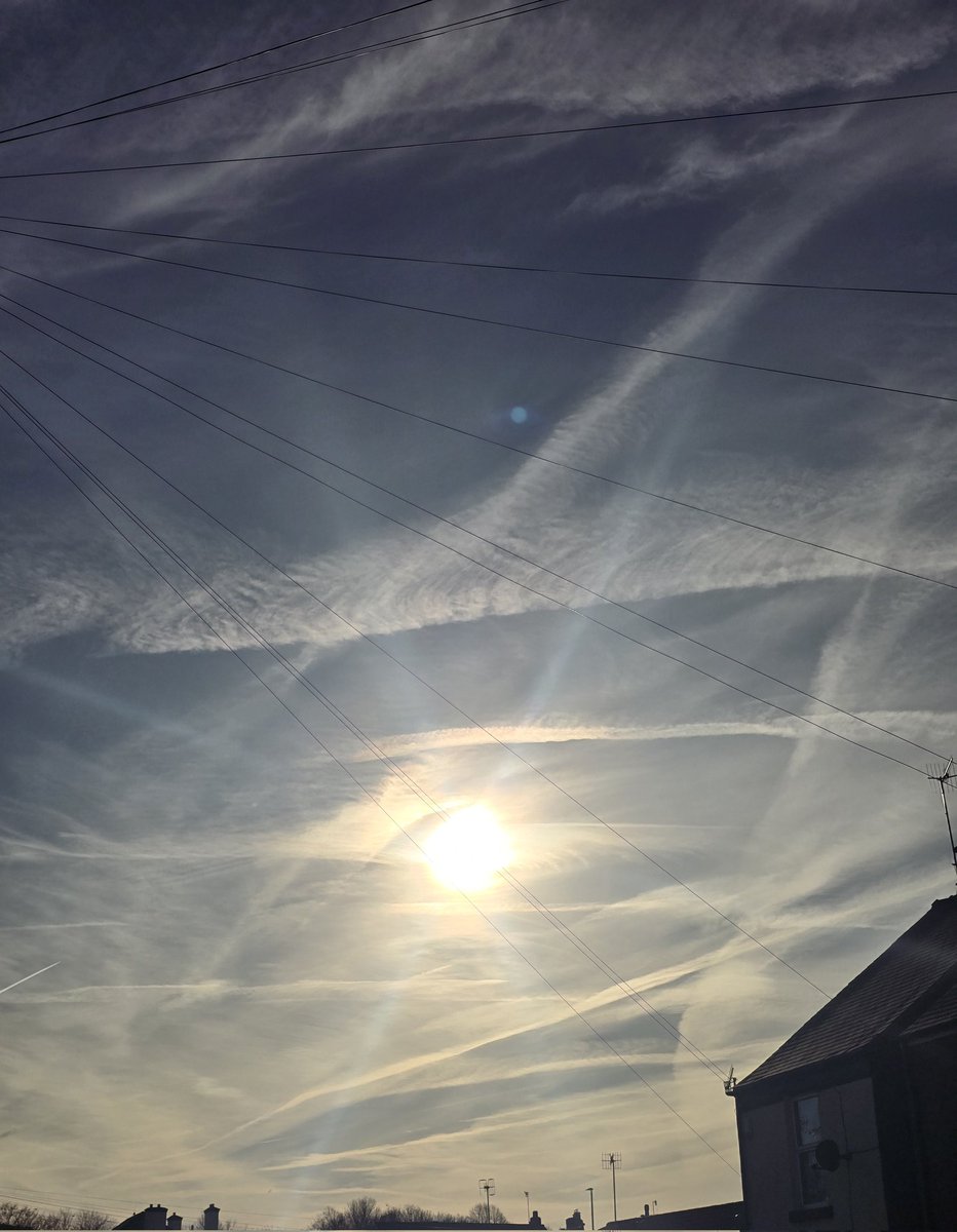 Demo2020cracy's tweet image. Just a natural sky. Nothing to see here 🤬