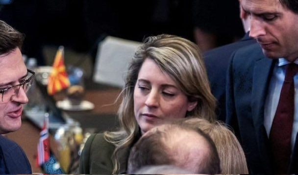 hollyanndoan's tweet image. .@ISED_CA Minister never read $15 billion contract for #Stellantis, says deputy minister Philip Jennings because “there is no need for her to see the entire contract.”
@melaniejoly defended agreement as solid following Oct 14 announcement of 3,000 job cuts.…