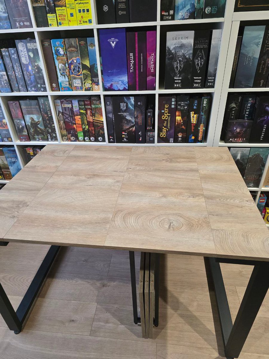 Приїхав новий стіл для настілок ☺️

40х90, який розкладається до 240х90, тепер точно все має влізти)