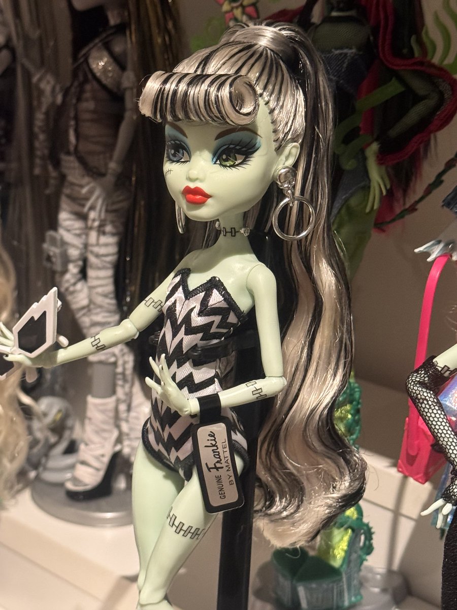 SweeetScreams's tweet image. did frankie’s hairz