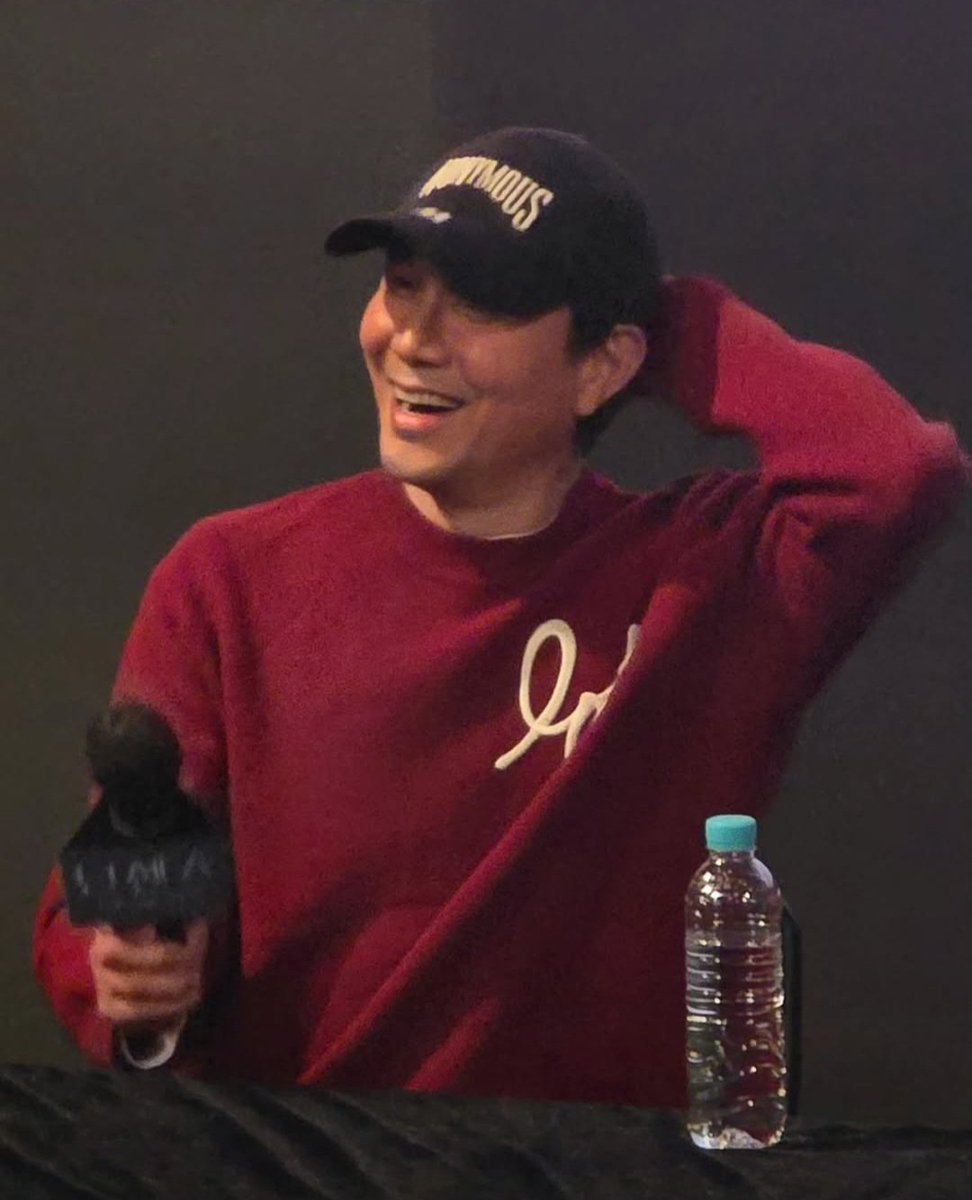 cocopalm0226's tweet image. 안에 더워서 볼이 빨게 진건지
조명 때문에 그런건지 ㅋㅋㅋ