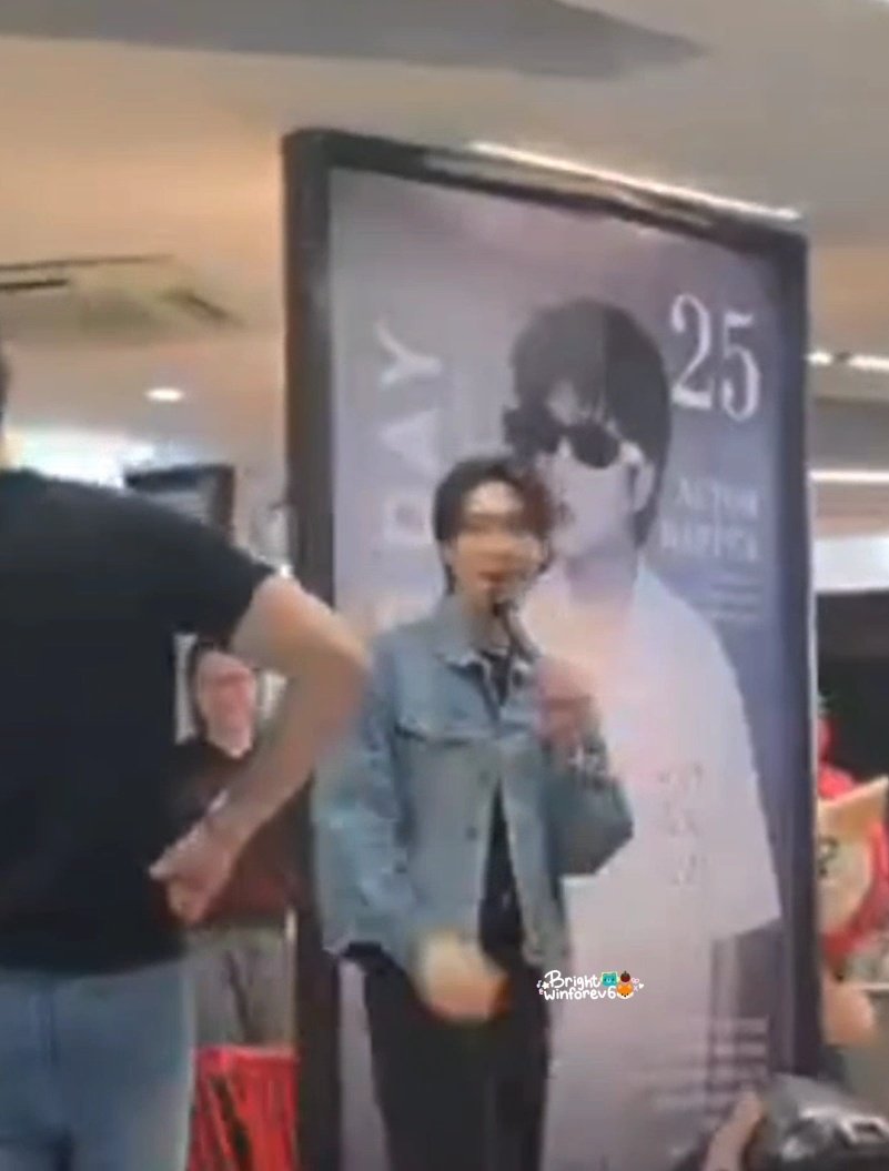 BrIgHtWiNFoReV6's tweet image. วันนี้มาฟ้อกซนมาก  โปรยเสน่ห์ใส่อุนย่าอุนยายไม่หยุด ยัยบุ๊คหมั่นเขี้ยวลูกหนักมาก 555

ฟ้อก : เดินไปหาอุนย่า

🍅 : พ่อรักหนูนะ ไปแล้วลูกมึงฟอส!!!  // หันไปวีนฟอส มนุษย์แม่ที่มีทุกบ้าน

🍅 : วุ้ย~ น่ารักจริงๆ มานี่ (เดินไปจับลูก หอมแก้ม)
 
#MelodyOfSecretsLIVE
#ฟอสบุ๊ค #Tomafox