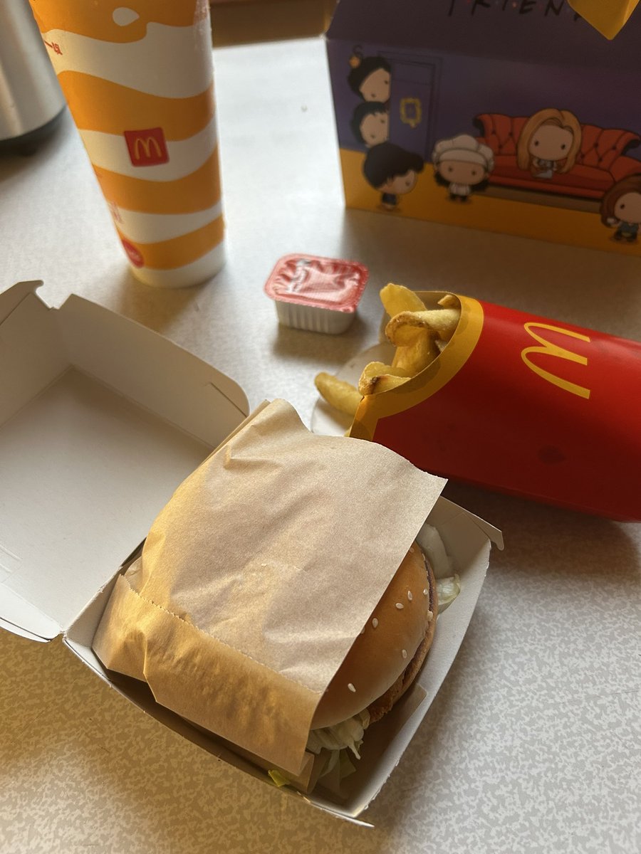 narkazal_ludyna's tweet image. Обід. Живем-живем