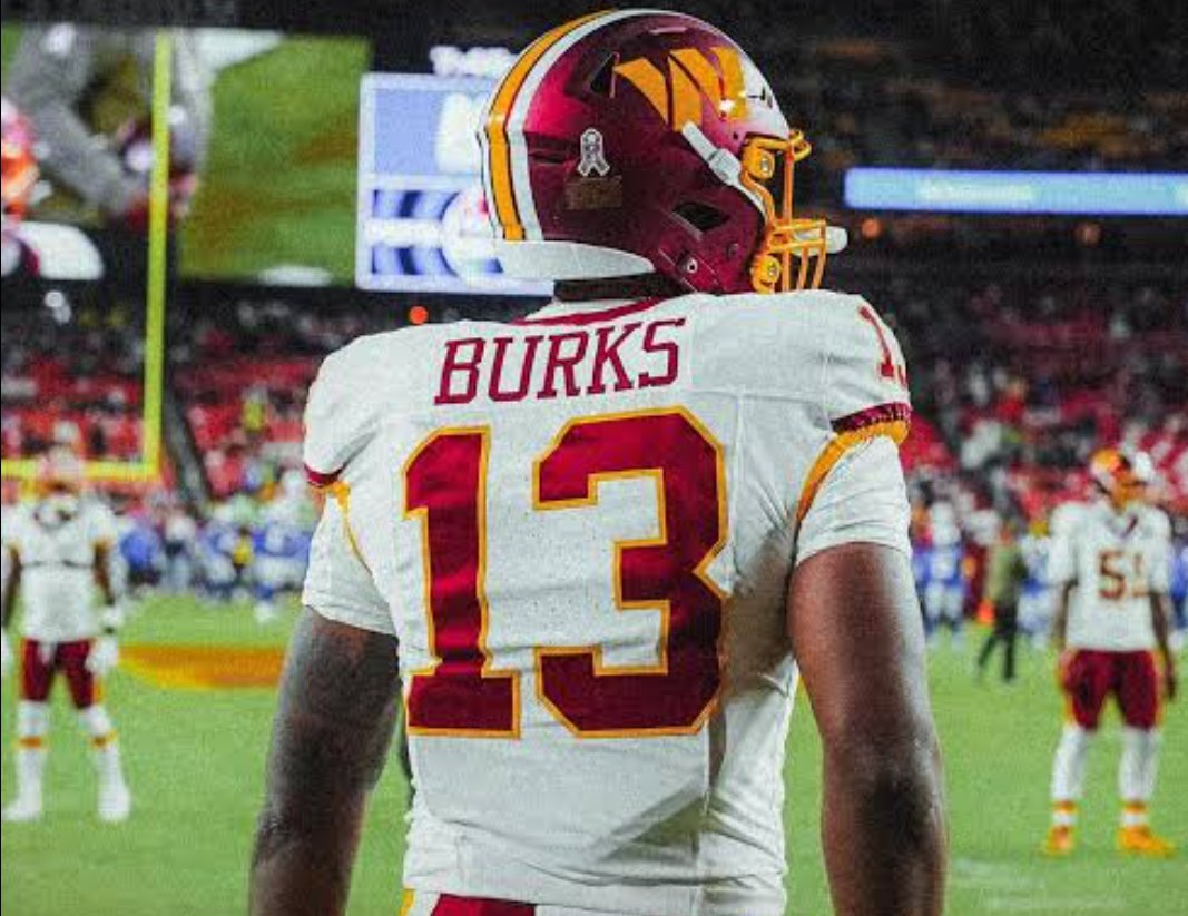 Commandalore's tweet image. I just want to highlight that Treylon Burks has caught EVERYTHING we have thrown his way &amp;amp; he&apos;s looked GOOD

4 TAR
4 REC
72 YD
18 YPC 

Can&apos;t wait to see him with Jayden Daniels 👀

#RaiseHail  |   #TakeCommand