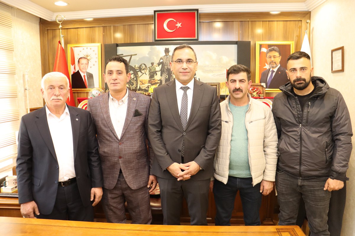 Gümüşhane Köy ve Mahalle Muhtarları Derneği Başkanı Şaban Tüfekçi, beraberindeki heyetle birlikte İl Müdürümüz Dr. Ahmet Mesut Kıraç’ı ziyaret etti.

<a href="/A_KIRAC/">Dr. Ahmet Mesut KIRAÇ</a>