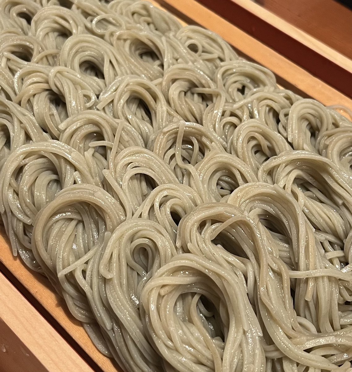 ShonanStrings's tweet image. 今夜は中低弦チームと地元・大船のそば酒房「くげ庵」へ！ 炙りコハダもアナゴの天ぷらも美味しい〜♪ お酒も熱燗が嬉しい季節になりました。〆はもちろんへぎそばで！
#大船 #くげ庵 #へぎそば