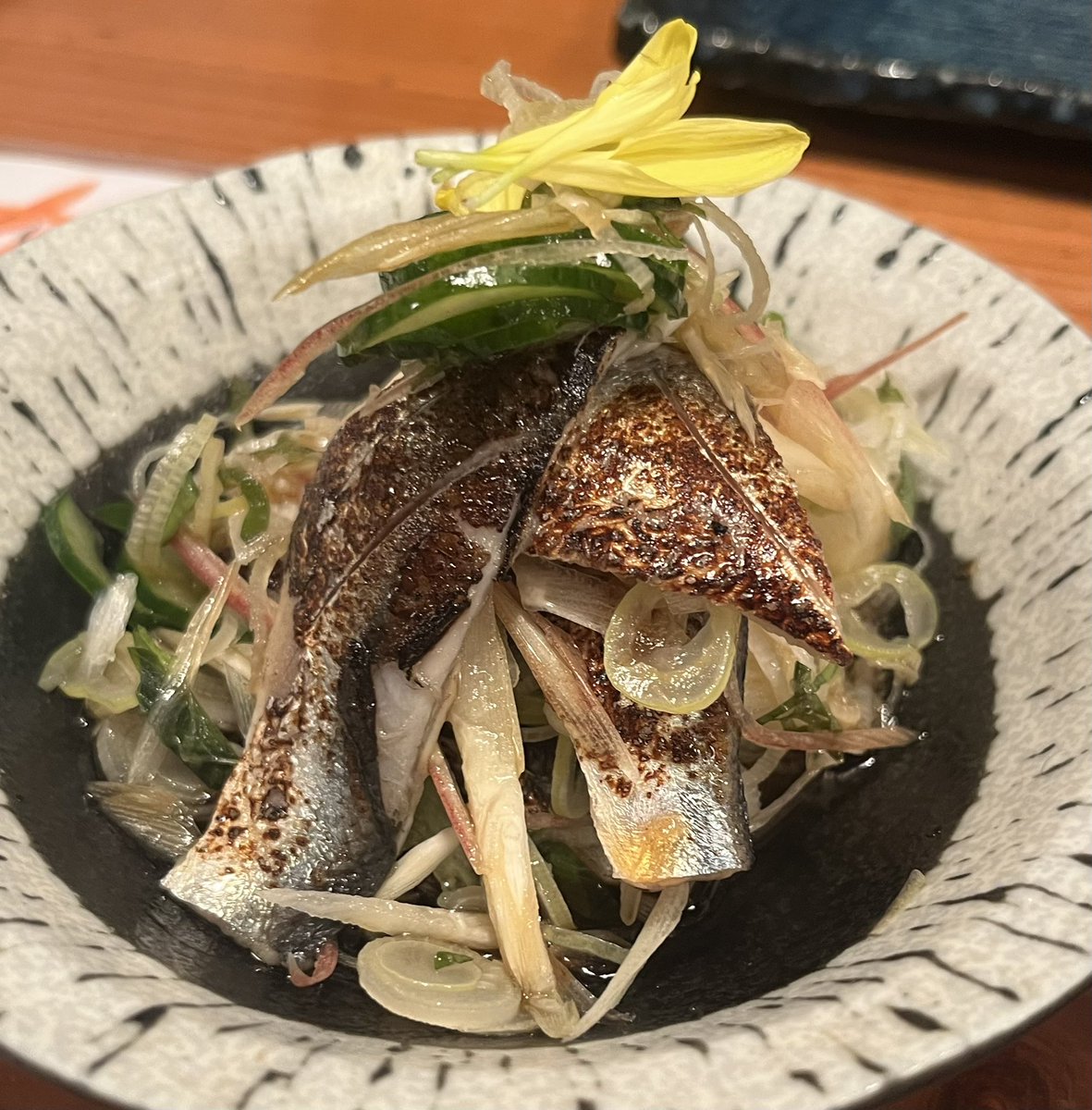 ShonanStrings's tweet image. 今夜は中低弦チームと地元・大船のそば酒房「くげ庵」へ！ 炙りコハダもアナゴの天ぷらも美味しい〜♪ お酒も熱燗が嬉しい季節になりました。〆はもちろんへぎそばで！
#大船 #くげ庵 #へぎそば