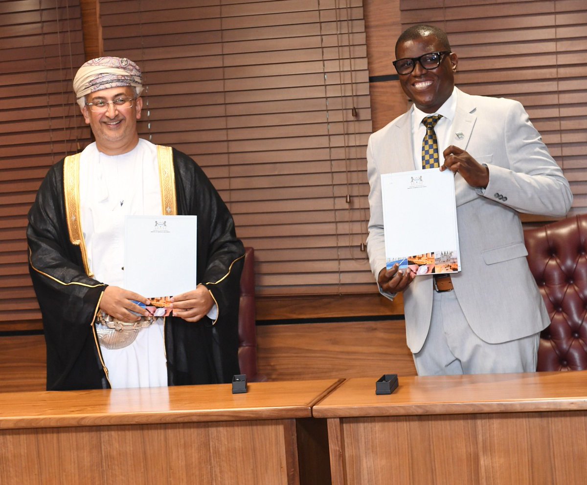 🇧🇼🤝🇴🇲𝐁𝐨𝐭𝐬𝐰𝐚𝐧𝐚, 𝐎𝐦𝐚𝐧 𝐒𝐢𝐠𝐧 𝐒𝐭𝐫𝐚𝐭𝐞𝐠𝐢𝐜 𝐄𝐧𝐞𝐫𝐠𝐲 𝐚𝐧𝐝 𝐌𝐢𝐧𝐞𝐫𝐚𝐥𝐬 𝐀𝐠𝐫𝐞𝐞𝐦𝐞𝐧𝐭𝐬
Following President Duma Boko's visit to Oman recently, Government of Botswana and investment partners from the Sultanate of Oman have now formally signed key