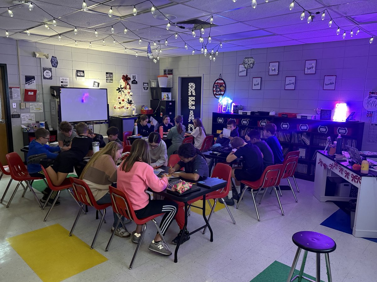 TC_Schools_KY's tweet image. Students in Mrs. Shelby Hinton&apos;s class at TCIS put their inferencing skills to work! Students worked to solve the mystery of who stole the Thanksgiving turkey. 

Expect greatness from Taylor County Academics!

#tcpride #tcis #expectgreatness