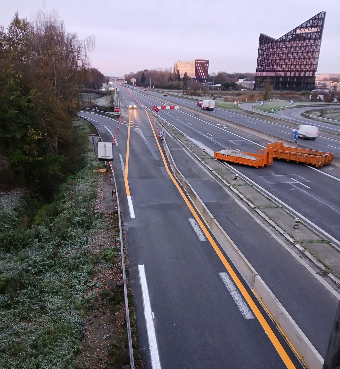 Bonne nouvelle !
Les #travaux de réparation du pont de l’Alma à #Rennes sont terminés avec un peu d’avance
✅La rocade extérieure (RN136) et le pont (sens Nantes → Rennes) rouvrent dès cette nuit
Merci aux équipes de la DIR Ouest mobilisées 24h/24, et à tous pour votre patience!