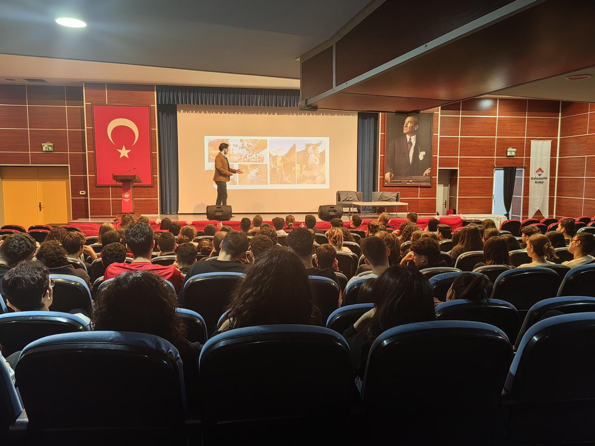 Kampüsümüzde düzenlenen Meslek Uzmanları Kariyer Söyleşileri kapsamında Veteriner Hekim Emre Cüneyidioğlu’nu öğrencilerimizle buluşturduk.
Katkıları ve öğrencilerimize sunduğu değerli bilgiler için kendisine teşekkür ederiz.