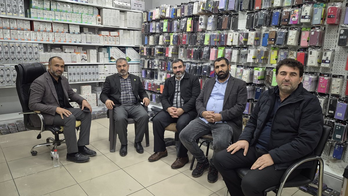 İl Başkanımız <a href="/behcet_sevgili/">Behcet SEVGİLİ</a>,  Yeşilyurt İlçe Başkanımız Veysel Yıldız ve beraberindeki heyet, yeni iş yeri açan Mehmet Şirin Dinç’i ziyaret etti.

Kendilerine hayırlı ve bereketli kazançlar diliyor, misafirperverlikleri için teşekkür ediyoruz.

#FatihAltayli 
#kaan