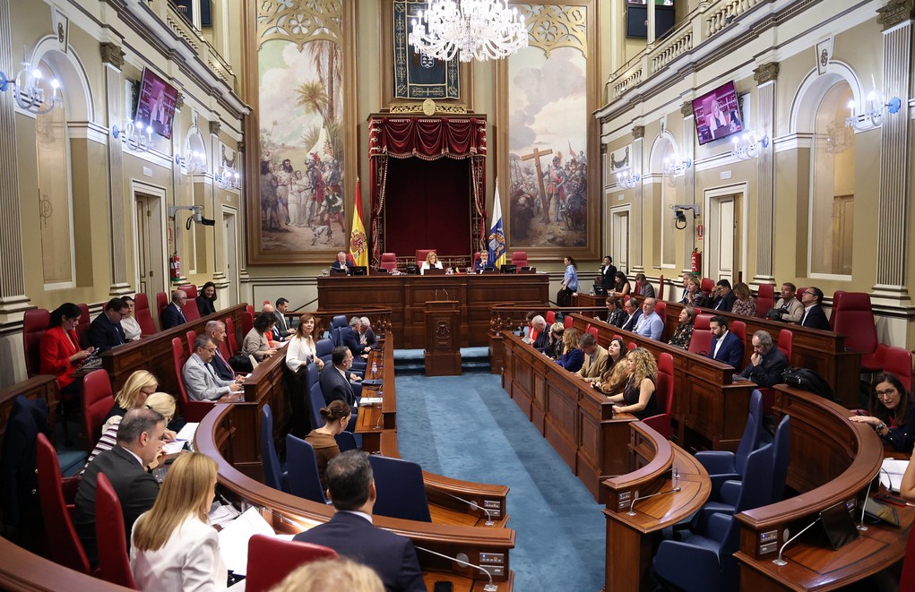 Politican2023's tweet image. El presupuesto autonómico prosigue su tramitación tras decaer las enmiendas a la totalidad de la oposición
#presupuestos #enmiendas #canarias #politica #politican @hacienda_gobcan 

politican.es/nota/13110/el-…
