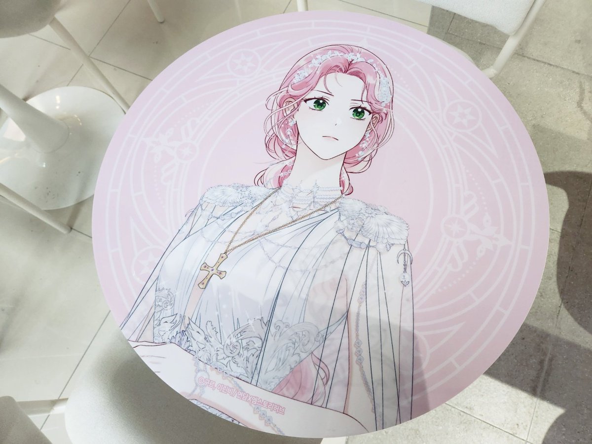 irinbi's tweet image. 테이블마다 정말정말 예뻤어요
처음에 도착하자마자 크고 반짝반짝한 아일렛과 테실리드를 발견하고 우와아 했습니다