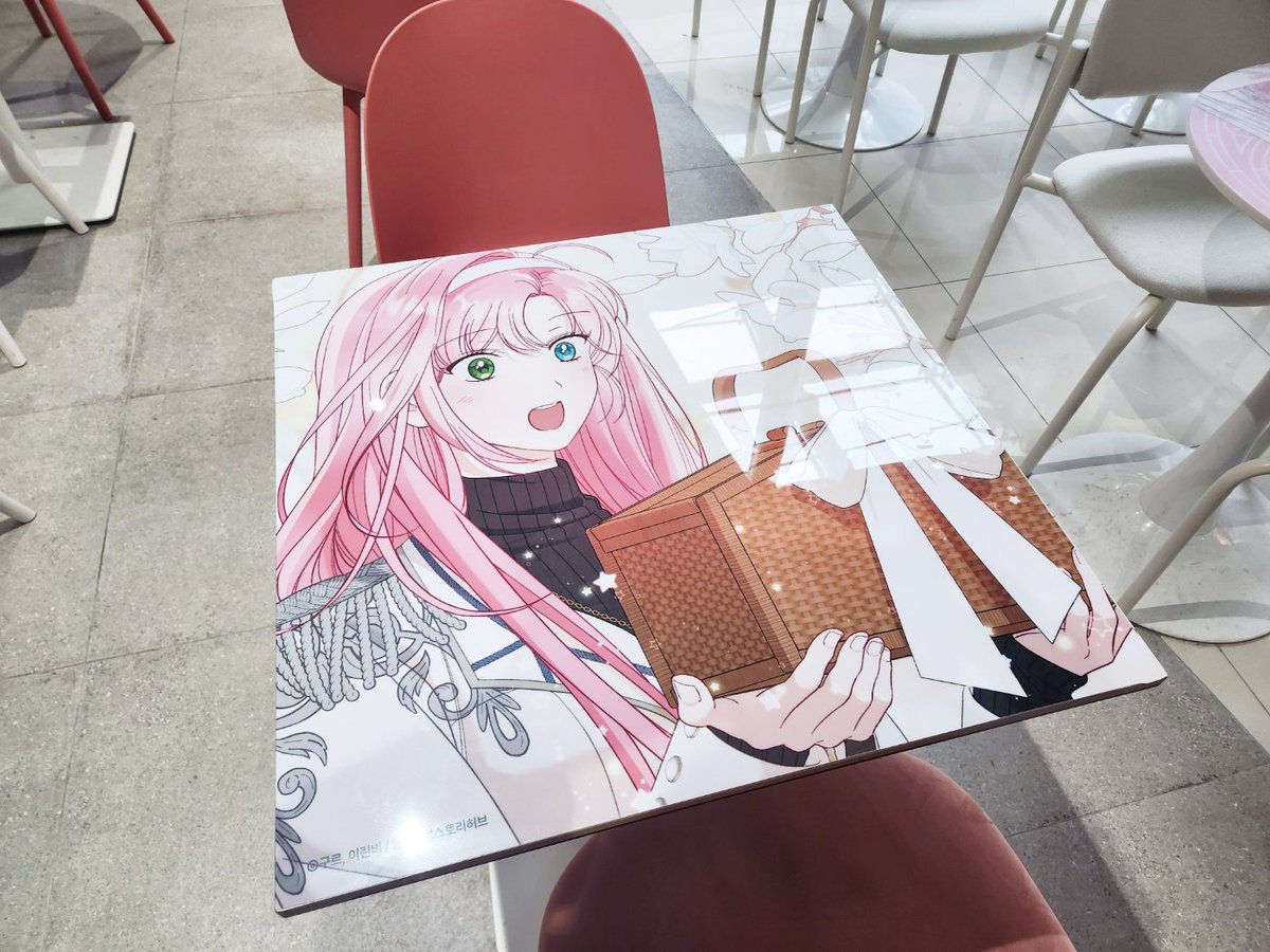 irinbi's tweet image. 테이블마다 정말정말 예뻤어요
처음에 도착하자마자 크고 반짝반짝한 아일렛과 테실리드를 발견하고 우와아 했습니다