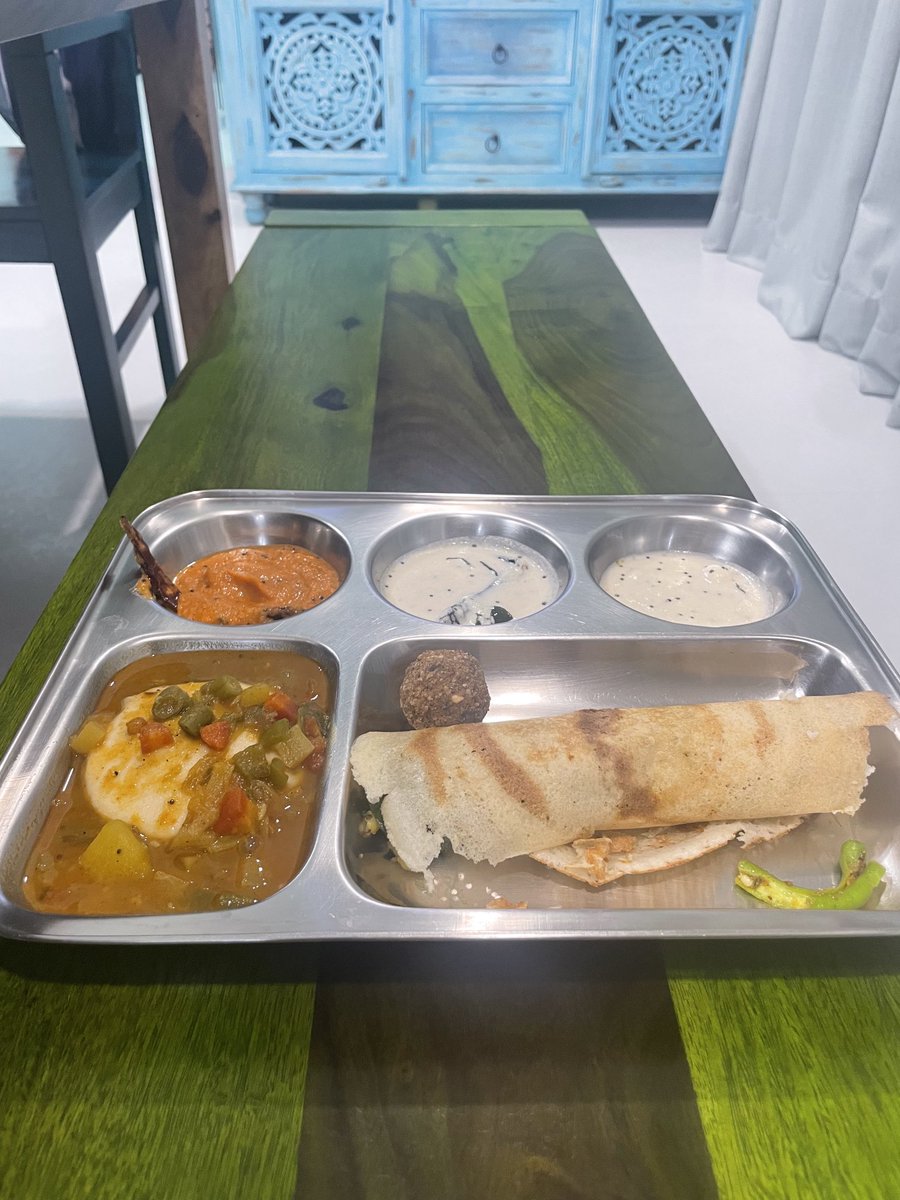 prachiniki's tweet photo. In the left pic:
Myra’s naani made Dosa,Idli,Laddu & all the chutney’s & I made Dosa filling (which is not visible) & Saambar😋
In the right pic:
I finally made a perfect Dosa..yayy to me🎉
I mean I’ve made Dosa before several times but never this thin & crispy..Myra loved it☺️ https://t.co/RI8m9MwU9R