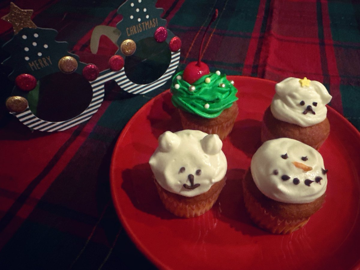 さくらんぼ重くてツリーつぶれちゃった🎄