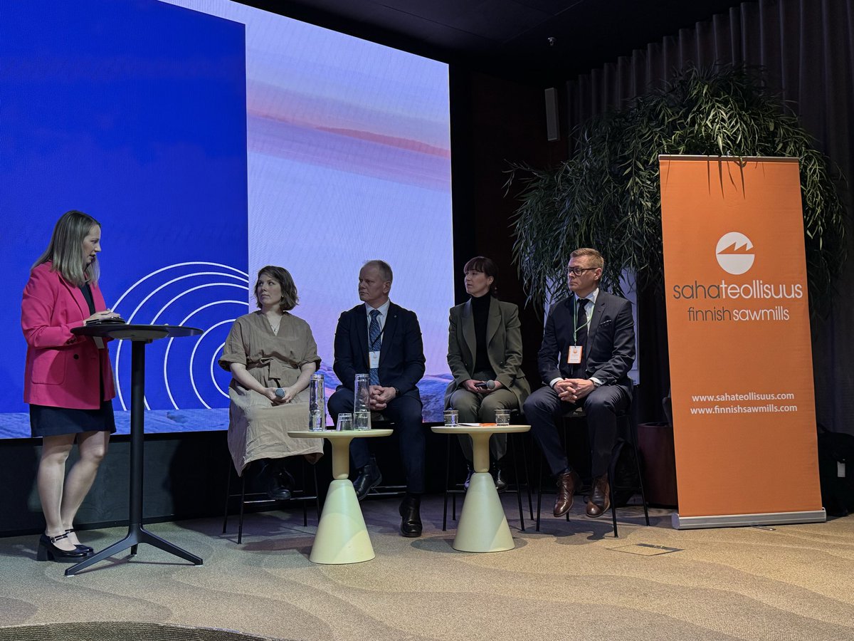 Sahateollisuus ry:n Vaikuttajapäivä. Paneelissa <a href="/JenniPitko/">Jenni Pitko</a> <a href="/eveheinaluoma/">Eveliina Heinäluoma</a> <a href="/TeemuKinnari/">Teemu Kinnari</a> <a href="/MKylavainio/">Matti Kylävainio</a> Juontajana <a href="/AnniinaKo/">Anniina Kostilainen</a>