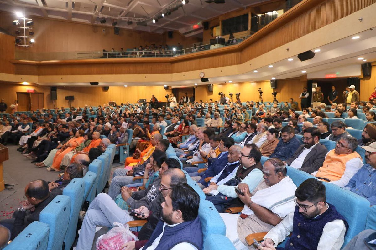 kg_suresh's tweet image. India Foundation in collaboration with @IHCDelhi hosted a civic honour for H.H Jagadguru Shankaracharya of Shree Sharada Peetham Sringeri Sri Sri Vidhushekhara Bharati Mahaswamiji on November 24. @VPIndia C.P Radhakrishnan delivered a virtual address on the occasion.
@rammadhav_