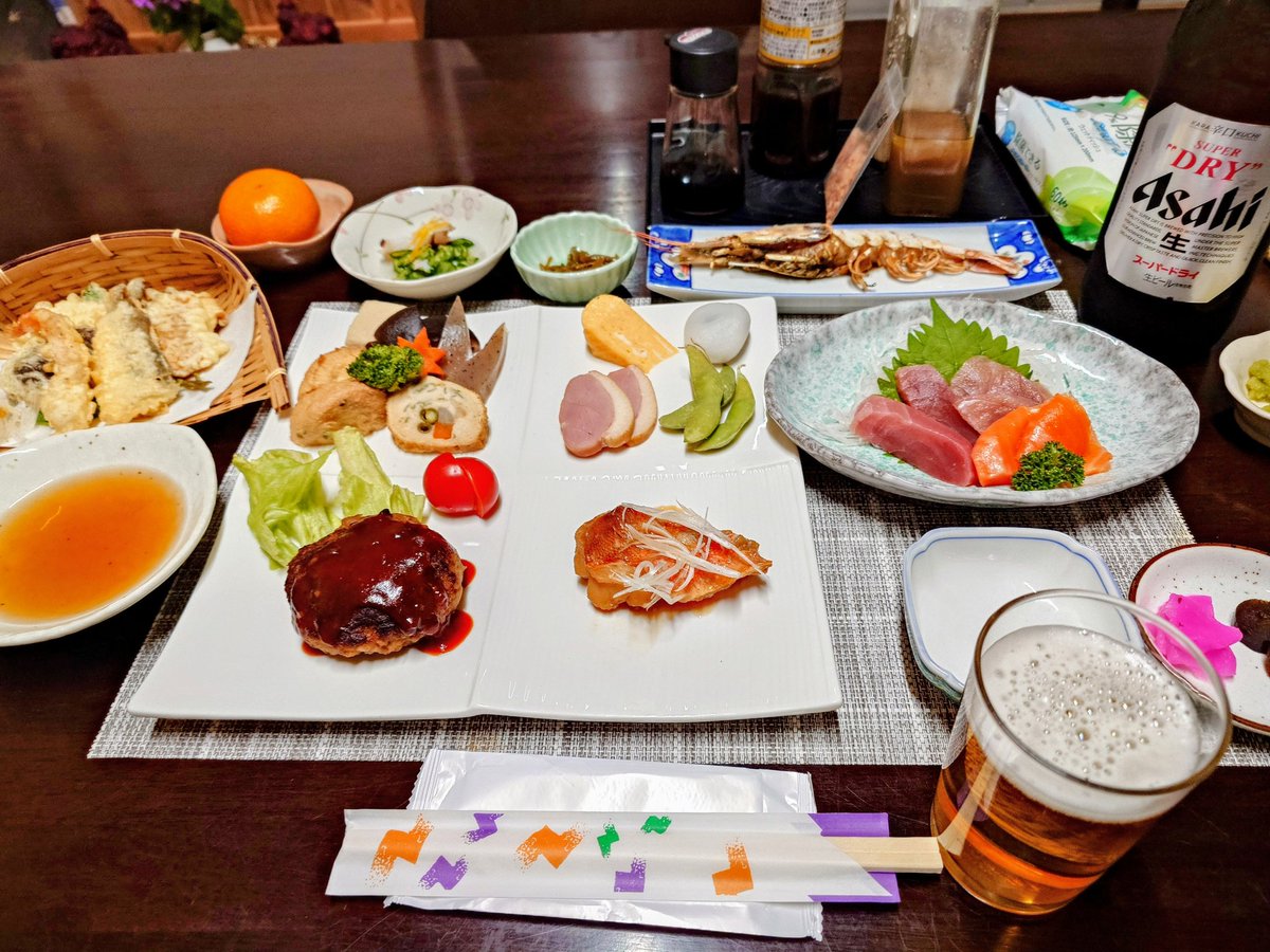 先達曰く「旧伊豆イチはジャブが続くが新伊豆イチはデンプシーロールが続く」を体感しつつ、這々の体で日没直後に漸く宿に辿り着きました😅
そのお宿の晩御飯😋天然わさびも添えて大変美味しく頂きました🤗
腹が重くて動けん…w
#伊豆イチ #サイクルボール #民宿しみず