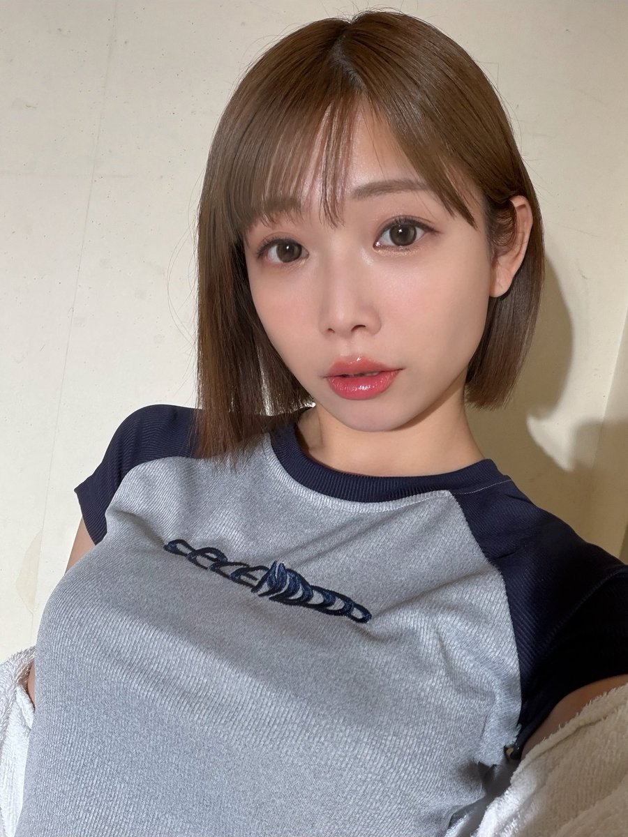 sakuramanaTeee's tweet image. 明日からまた〆切を守るべく作業がんばります、下の写真は現場での久々の自撮り