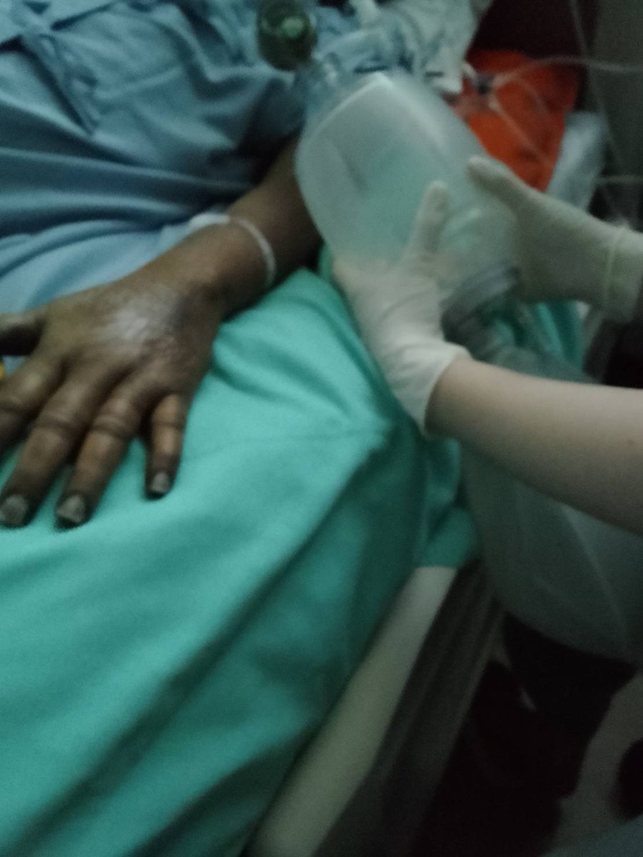 junepopo29's tweet image. เวลา 17:30น ส่งคนไข้ออกจากโรงพยาบาลจนหมด ฉันทำหน้าที่พยาบาลอย่างดีที่สุดแล้ว ฉันจะได้กลับบ้านแล้ว 

 #น้ําท่วมหาดใหญ่