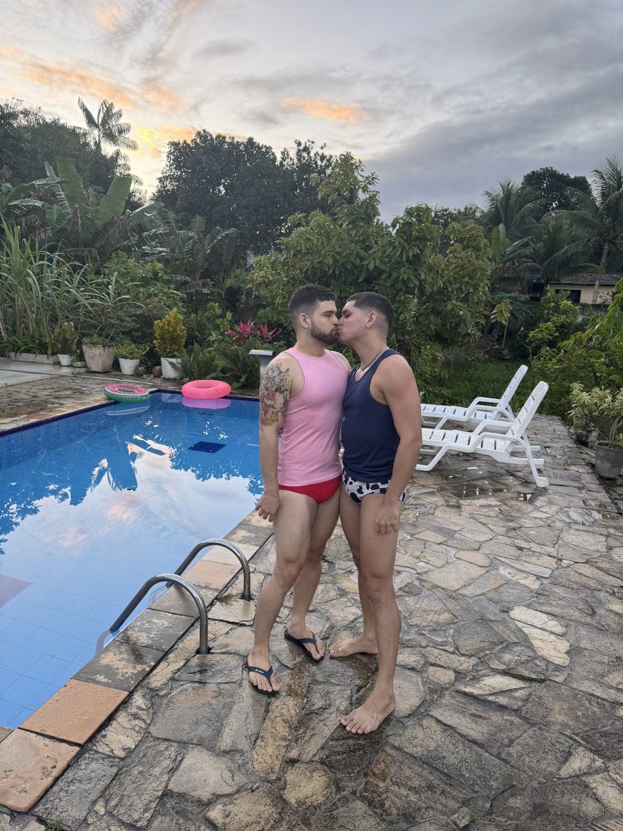 desencantei's tweet photo. nos conhecemos:📍Hornet
primeiro date:📍Na minha casa rs 
primeira viagem do casal:📍Foz do Iguaçu/Paraná https://t.co/yPK9A3PNql