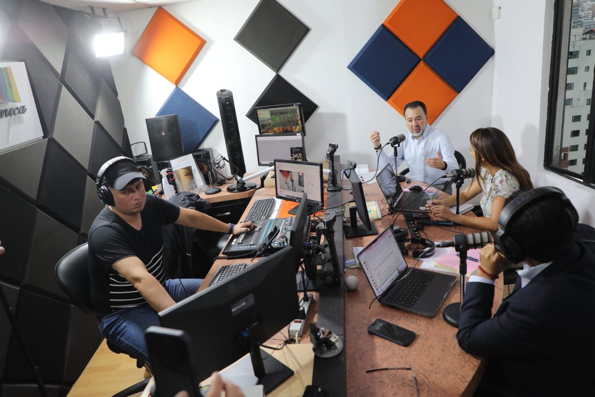 AndreaOrbe5's tweet image. El alcalde de Quito Pabel Muñoz @pabelml nos confirma en A Primera Hora que se lanzará a la reelección por la alcaldía de Quito y por otro lado... que respalda tajantemente a la prefecta de Guayas @marcelaguinaga