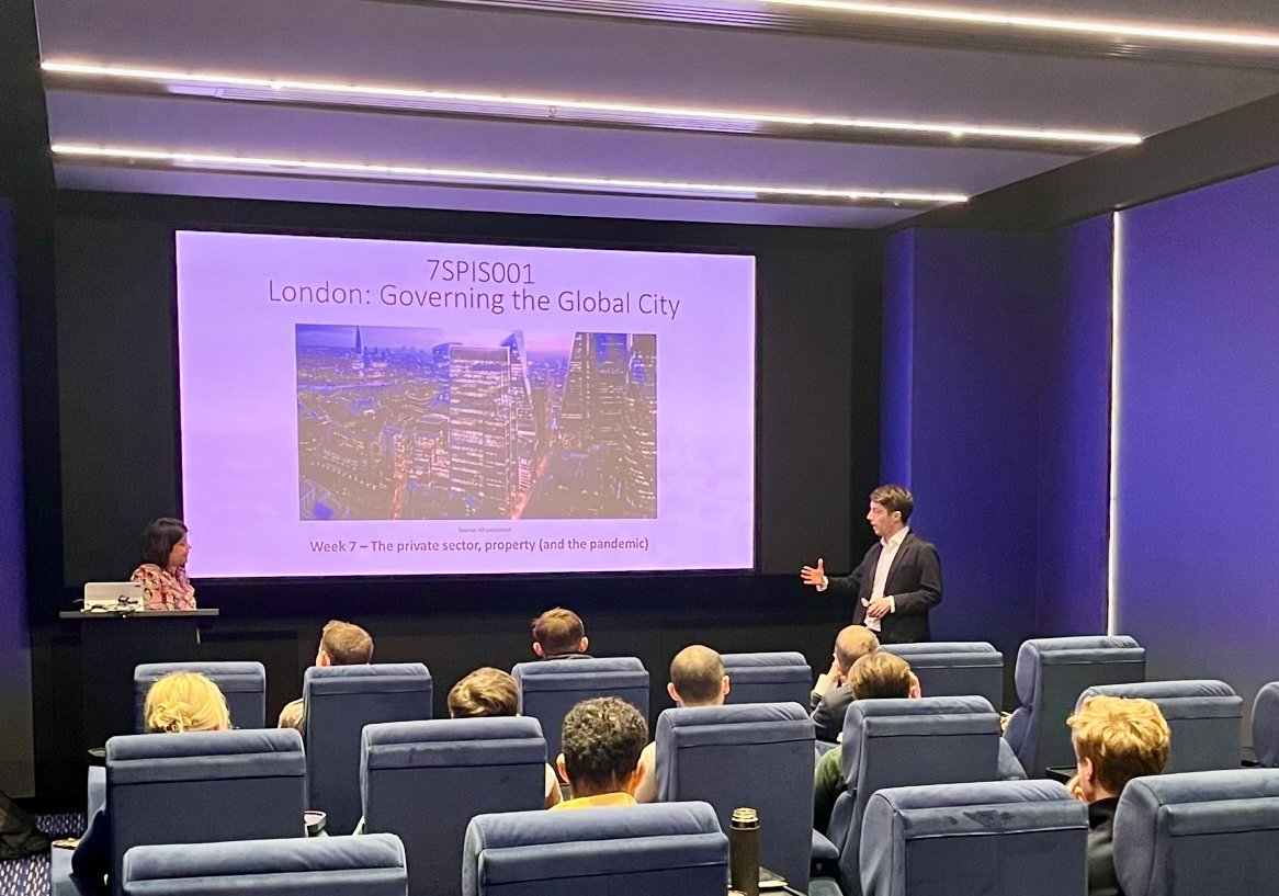 jackwbrown's tweet image. Wonderful to have our @thestrandgroup MA students hosted by @40Leadenhall for a fascinating session with @_BusinessLDN's @muniya_b , discussing London's business community and its role in the capital's development