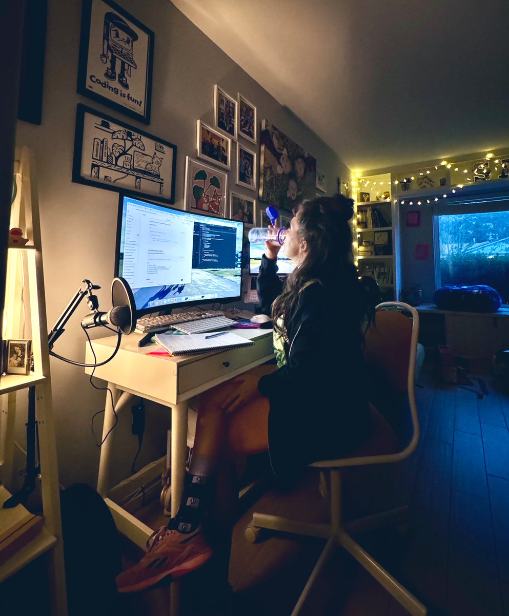 RoxanaCodes's tweet image. Good morning! I’ve been up for about 3 hours. 😅 It’s so much easier to be productive at 4am. 🫠
The kids are headed to the zoo soon (bless you, husband) because I’ve got a couple interview-type situations. Wish me luck!
#fitdevs #opentowork 
Before, during, and after gym: